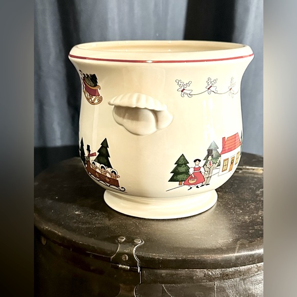 *Rare Find* Mason’s “Christmas Village” Ironware Soup Tureen & Ladle 1983-2013 - Picture 6 of 14